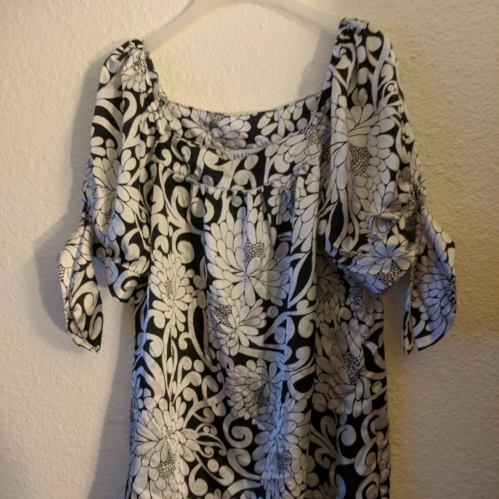 Allison Taylor black and white floral